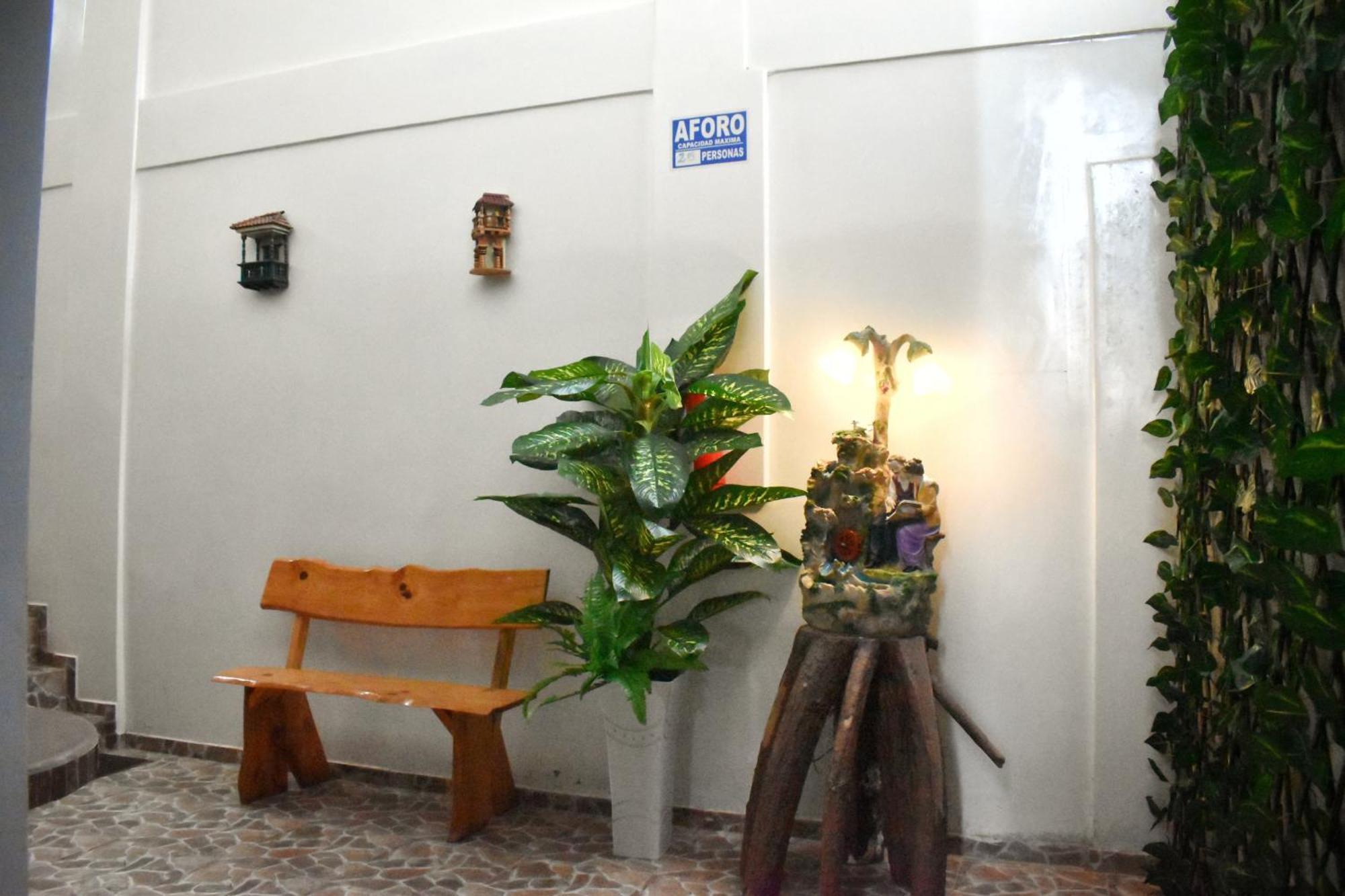 בית הארחה אוקסאפמפה 	Suzet House מראה חיצוני תמונה